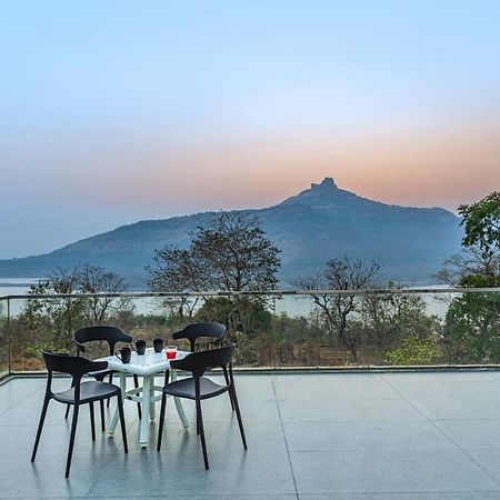 Saffronstays Stargazer, Karjat - Luxury Pool Villa With Lake View Esterno foto