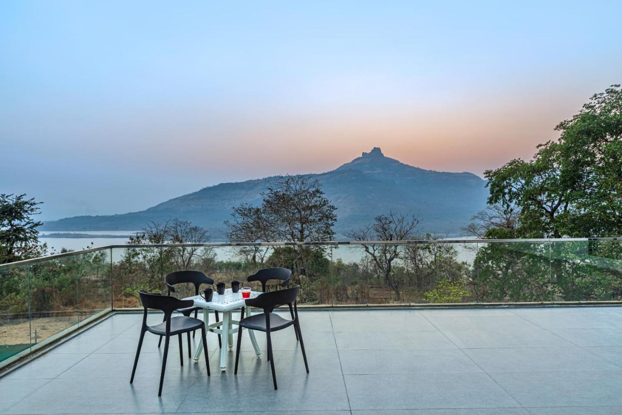 Saffronstays Stargazer, Karjat - Luxury Pool Villa With Lake View Esterno foto