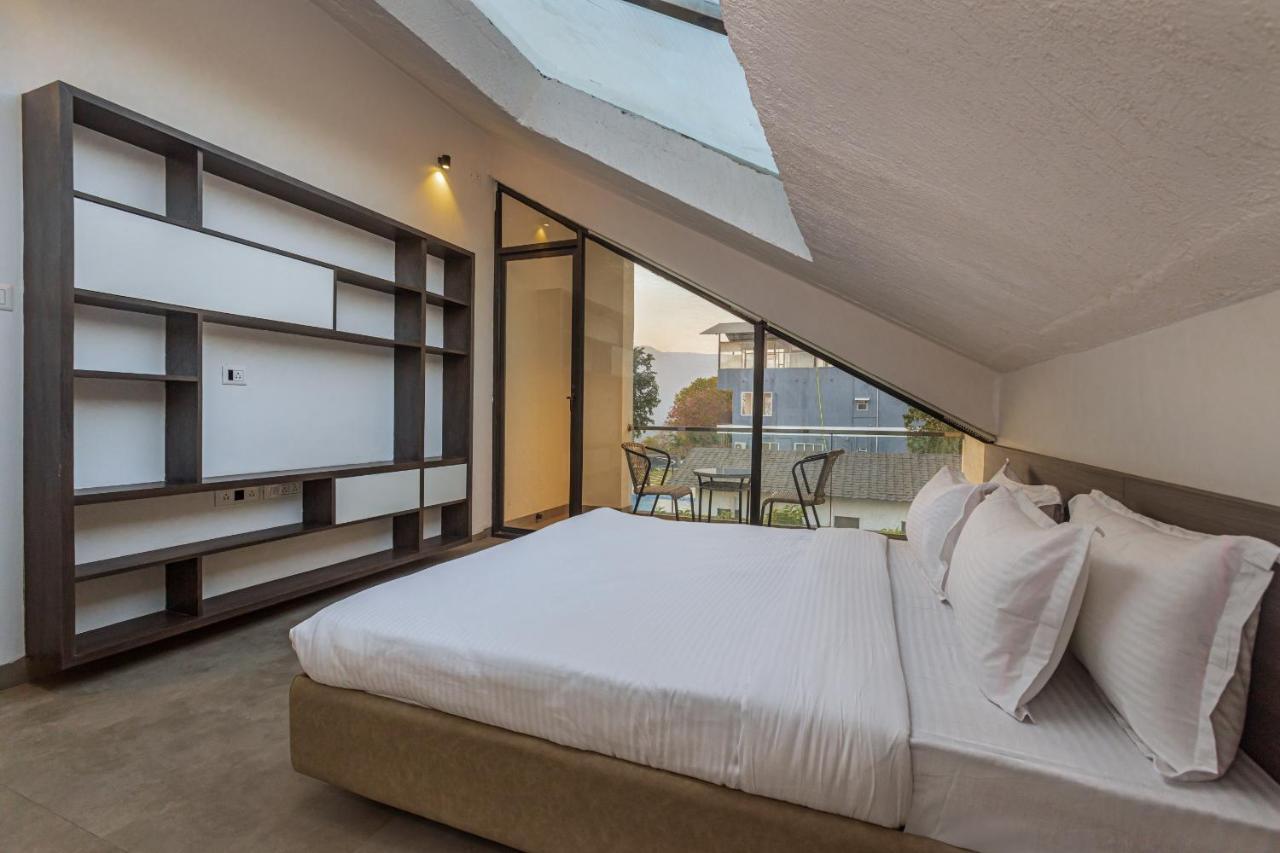 Saffronstays Stargazer, Karjat - Luxury Pool Villa With Lake View Esterno foto