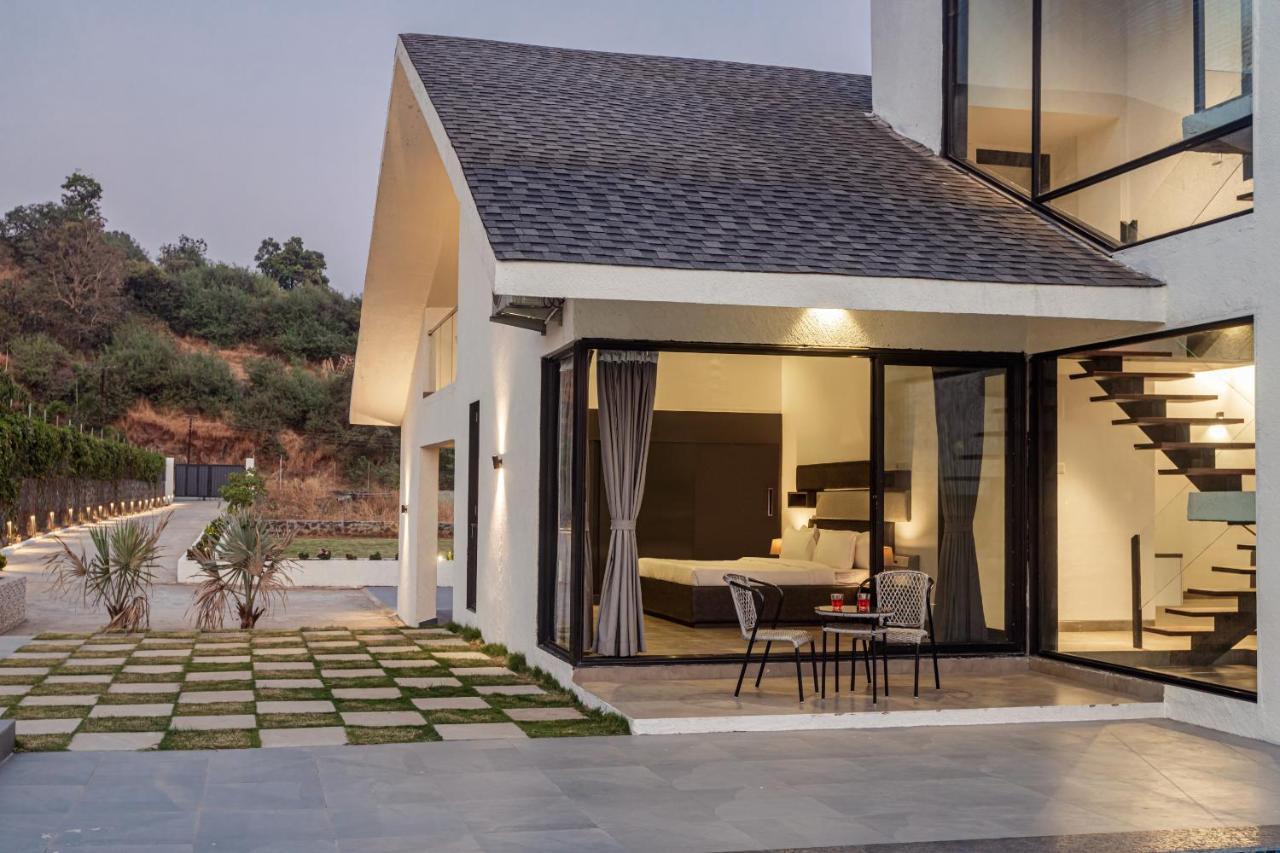 Saffronstays Stargazer, Karjat - Luxury Pool Villa With Lake View Esterno foto