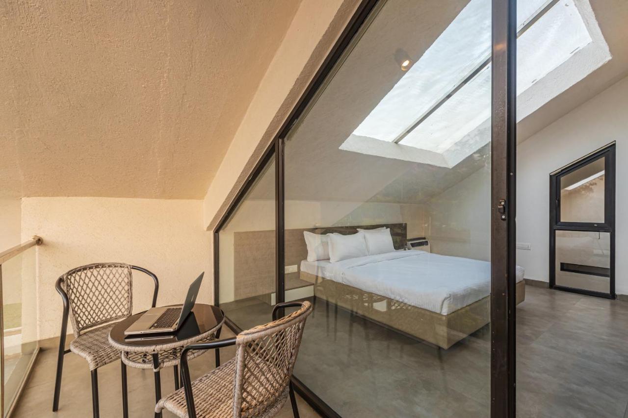 Saffronstays Stargazer, Karjat - Luxury Pool Villa With Lake View Esterno foto