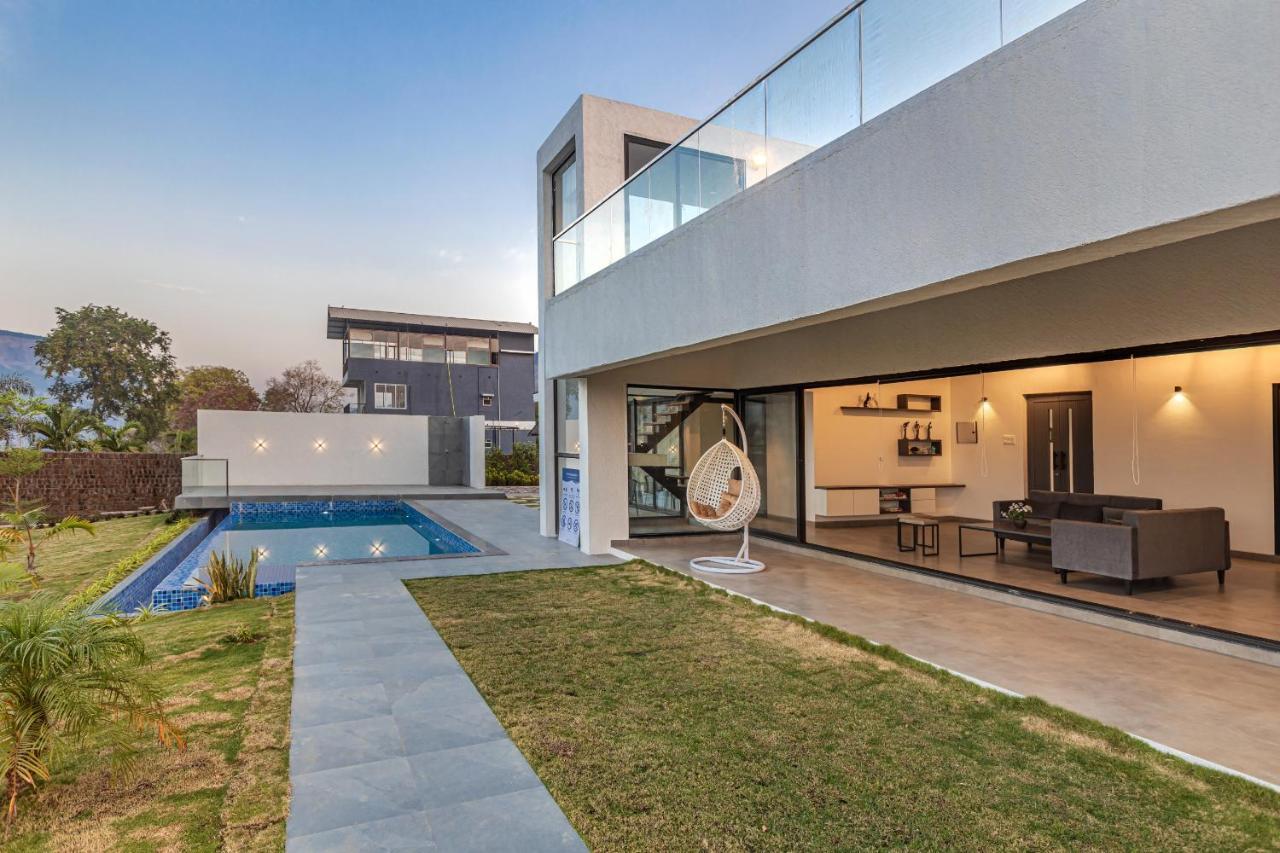 Saffronstays Stargazer, Karjat - Luxury Pool Villa With Lake View Esterno foto