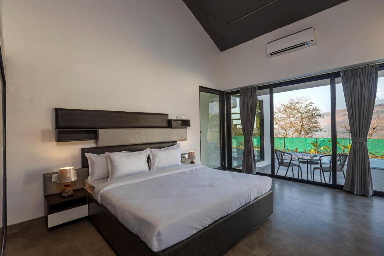 Saffronstays Stargazer, Karjat - Luxury Pool Villa With Lake View Esterno foto