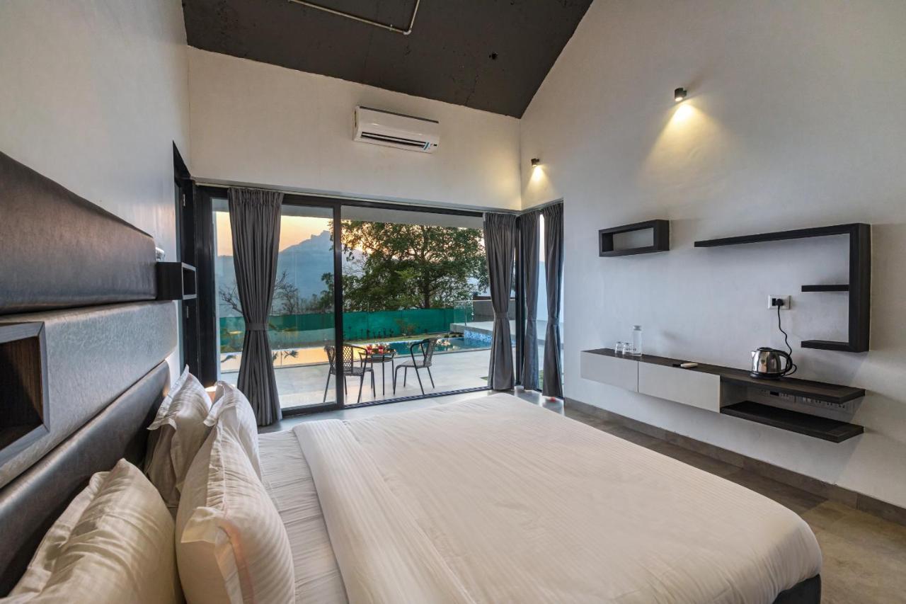 Saffronstays Stargazer, Karjat - Luxury Pool Villa With Lake View Esterno foto