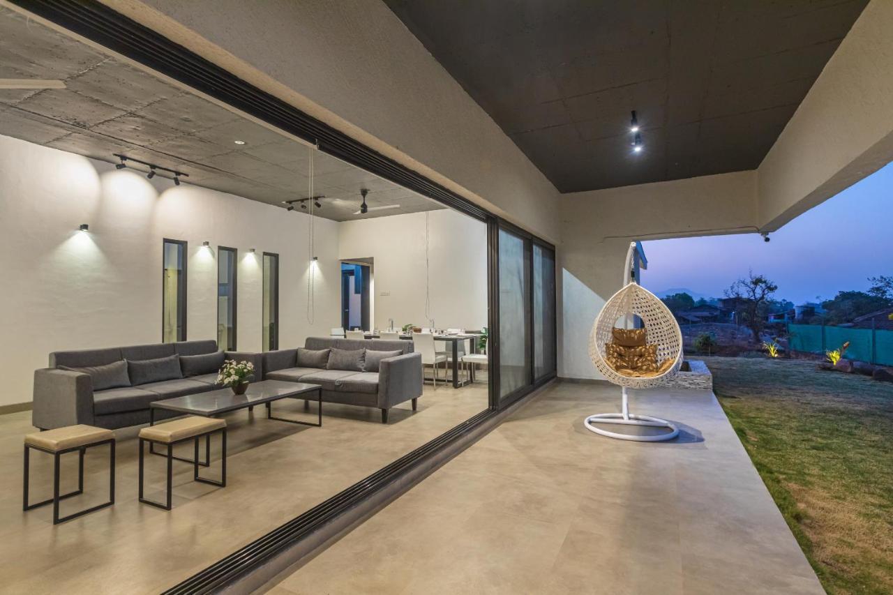Saffronstays Stargazer, Karjat - Luxury Pool Villa With Lake View Esterno foto