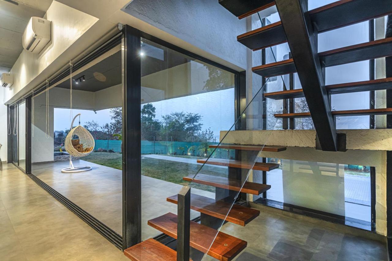 Saffronstays Stargazer, Karjat - Luxury Pool Villa With Lake View Esterno foto